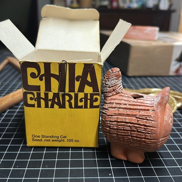 Vintage Chia Charlie One Standing Terracotta Cat Feline 1980s Collectible Plant - Picture 9 of 9